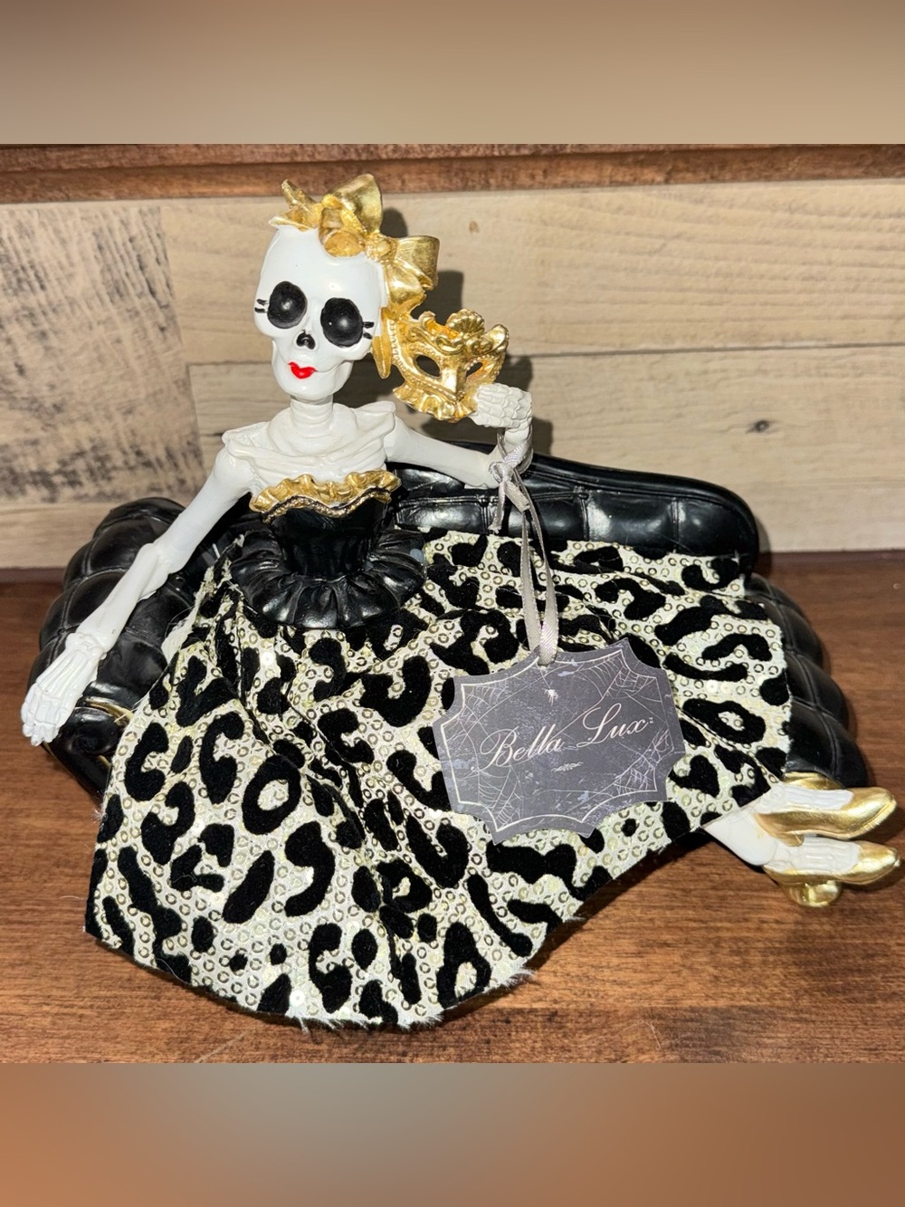 🥰 Bella Lux Day of the Dead Skeleton Lady Figurine On Black Chaise Lounge 8.5" 🆕